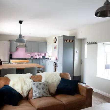 בית נופש Relaxing Pet Friendly Rural Retreat סדברג